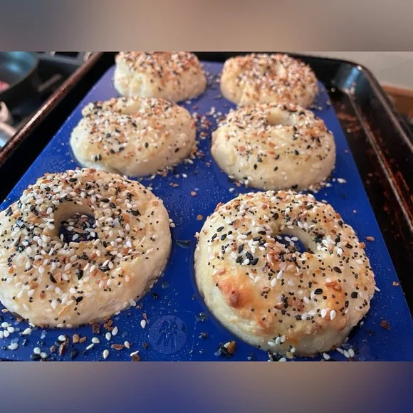 Weight Watchers Silicone Bagel Donut Baking Pan Blue NEW - Picture 3 of 8